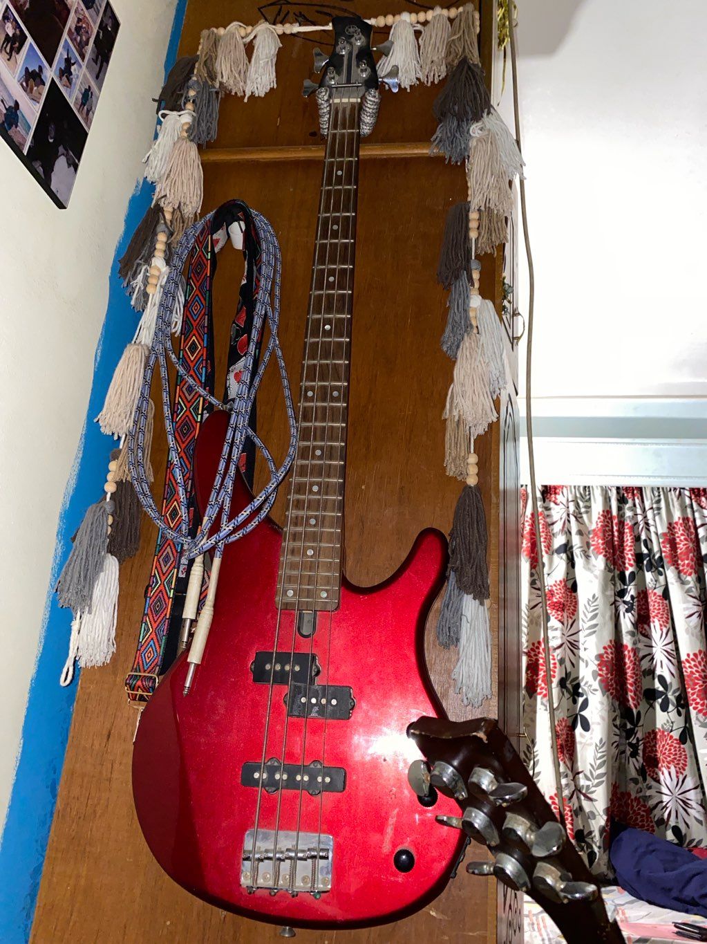 bass guitar