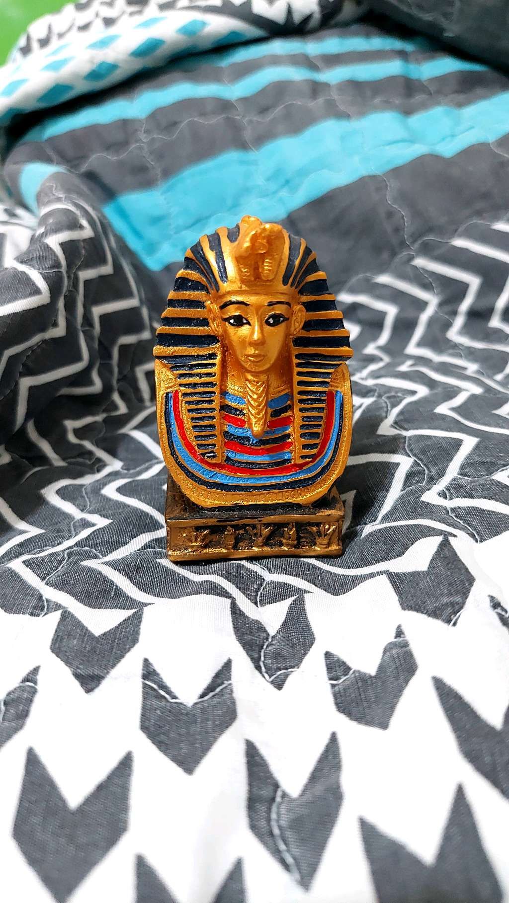 Egyptian Tutankhamun statue