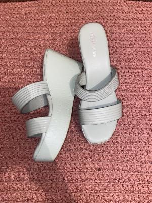 Comfortable platform heels