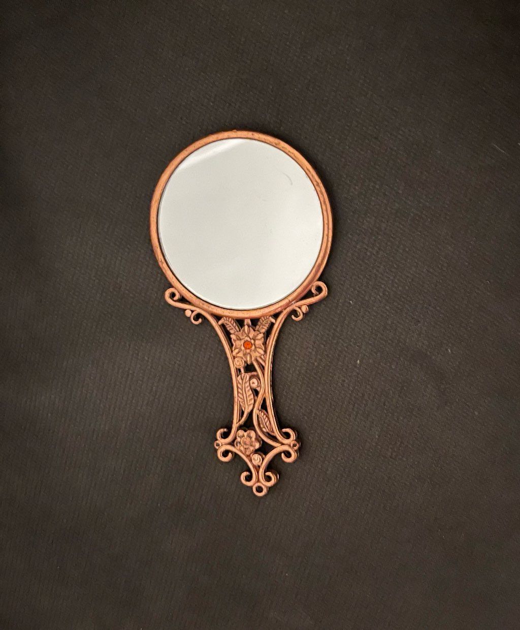 Hand mirror