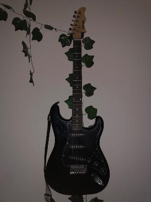 Suzuki electric guitar