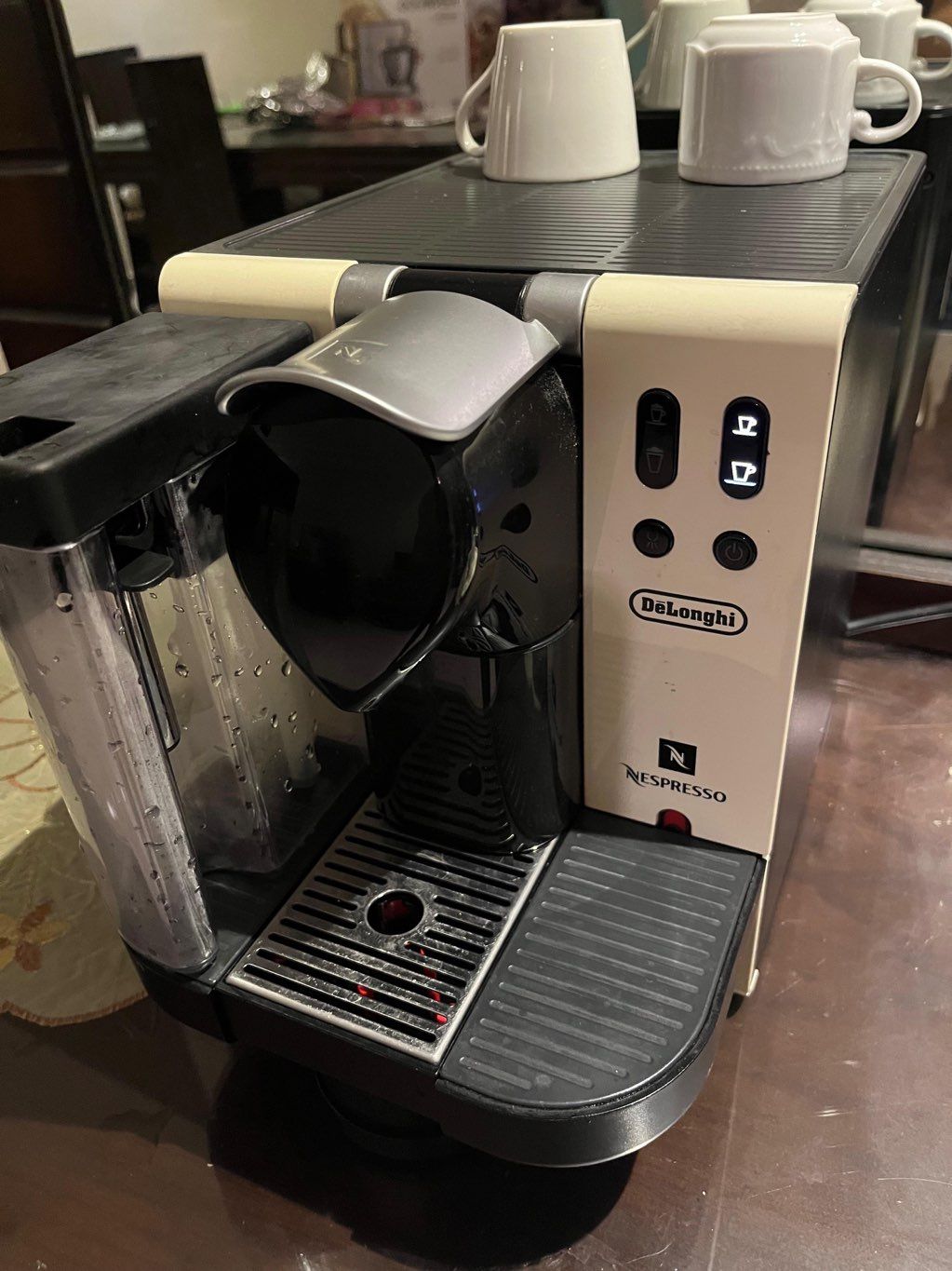 DeLonghi Nespresso Lattissima