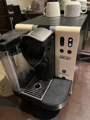 DeLonghi Nespresso Lattissima