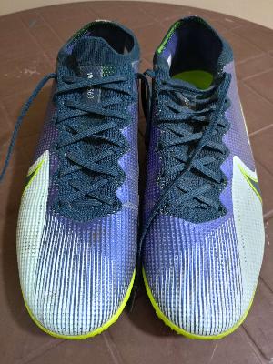 Football shoes