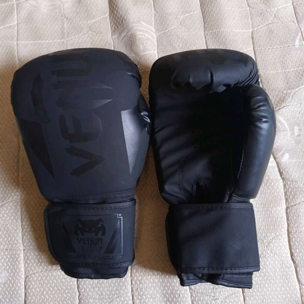 VENOM glove