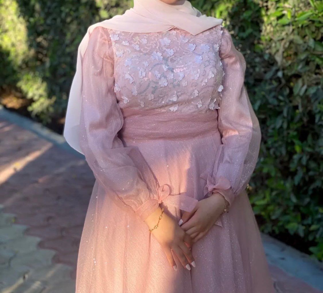 pink dress