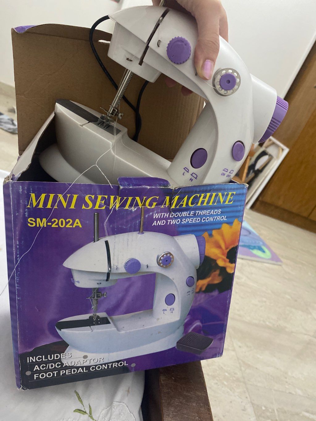 mini sewing machine