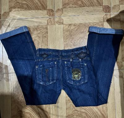 low waisted jeans