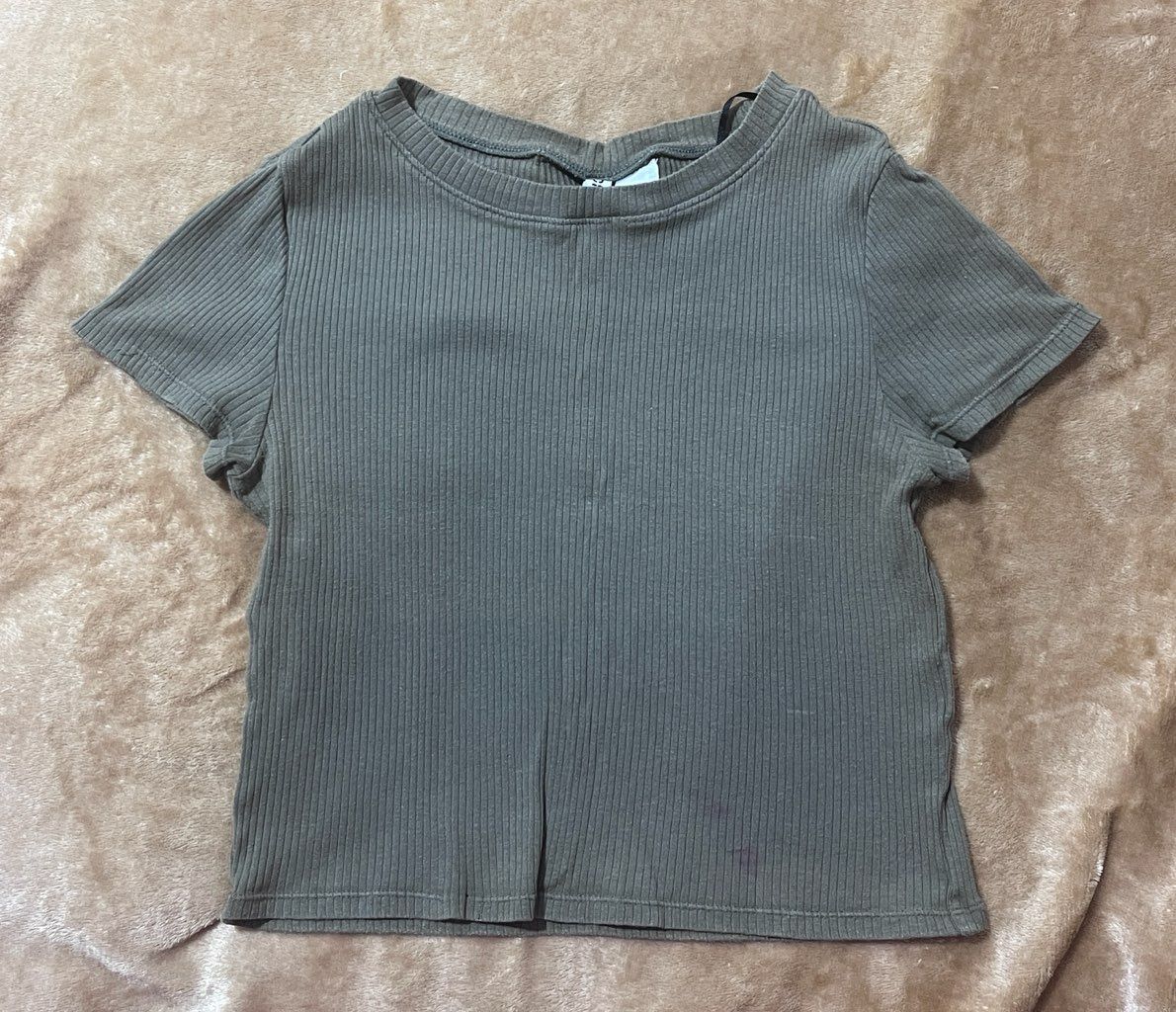 h&m olive green crop top