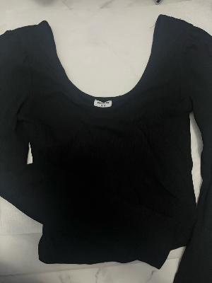black basic top