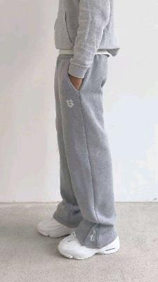 grey sweatpants
