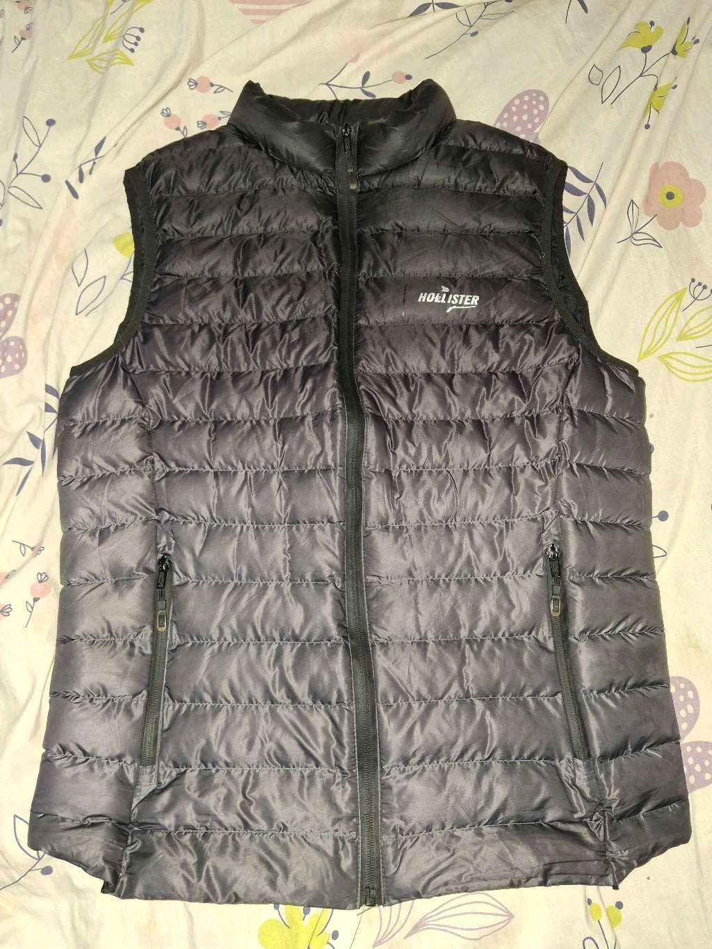 hollister vest