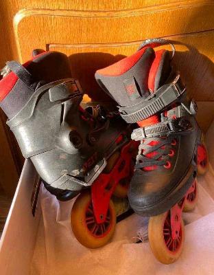 Skate Next Black and red