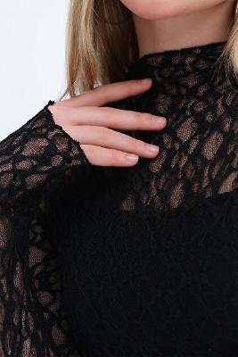 black dress from strudivarius