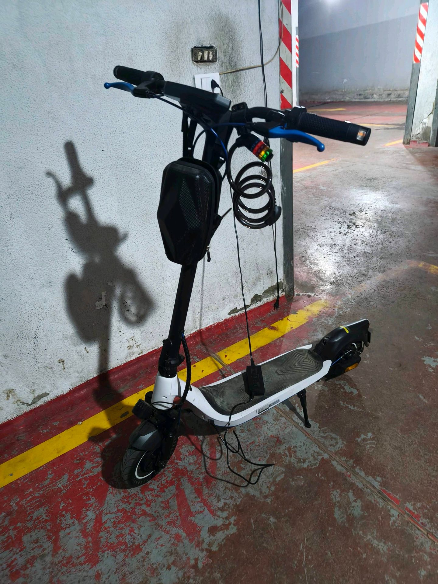 zewww El electric scooter