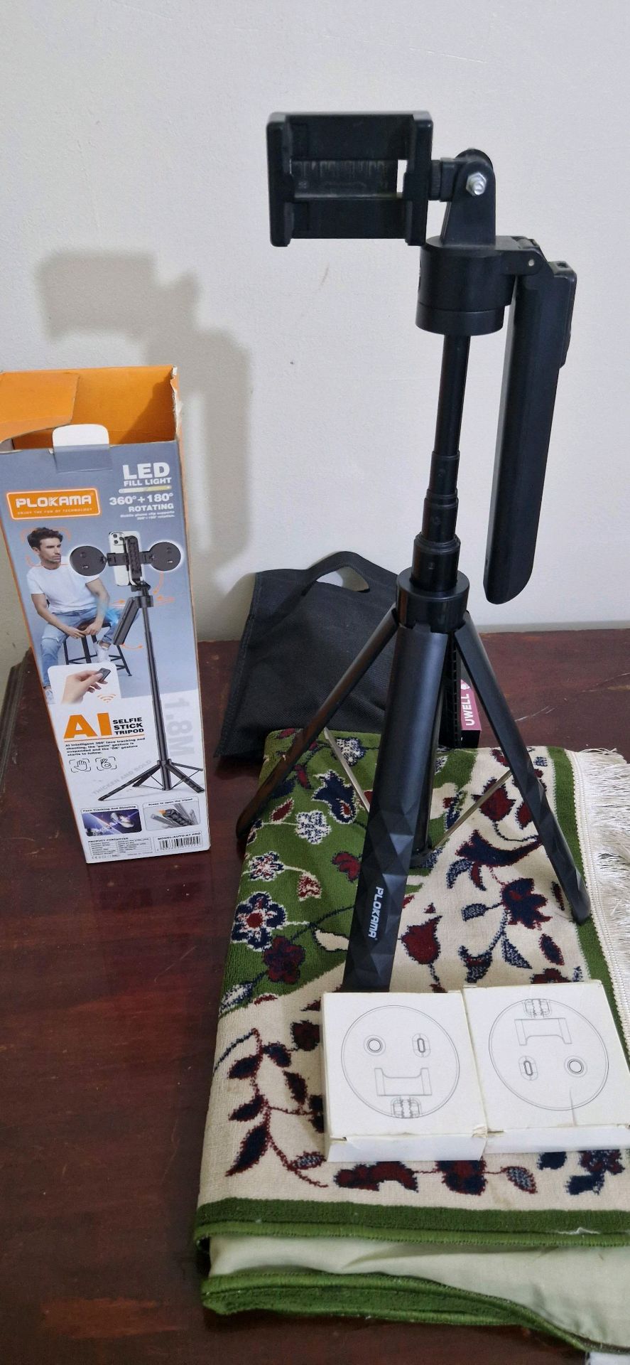 ai selefie stick tripod