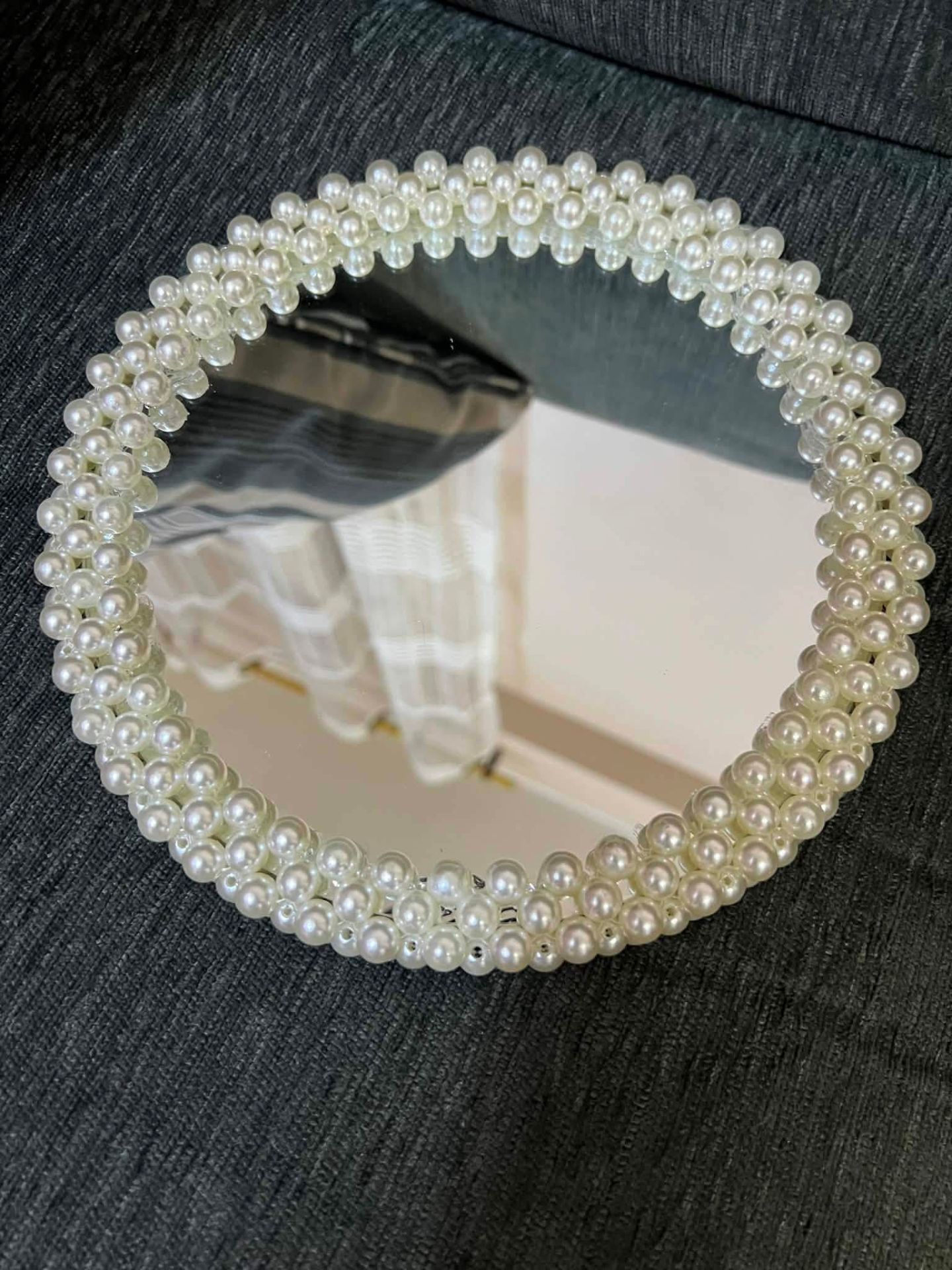 مرايه محاطه بالخرز