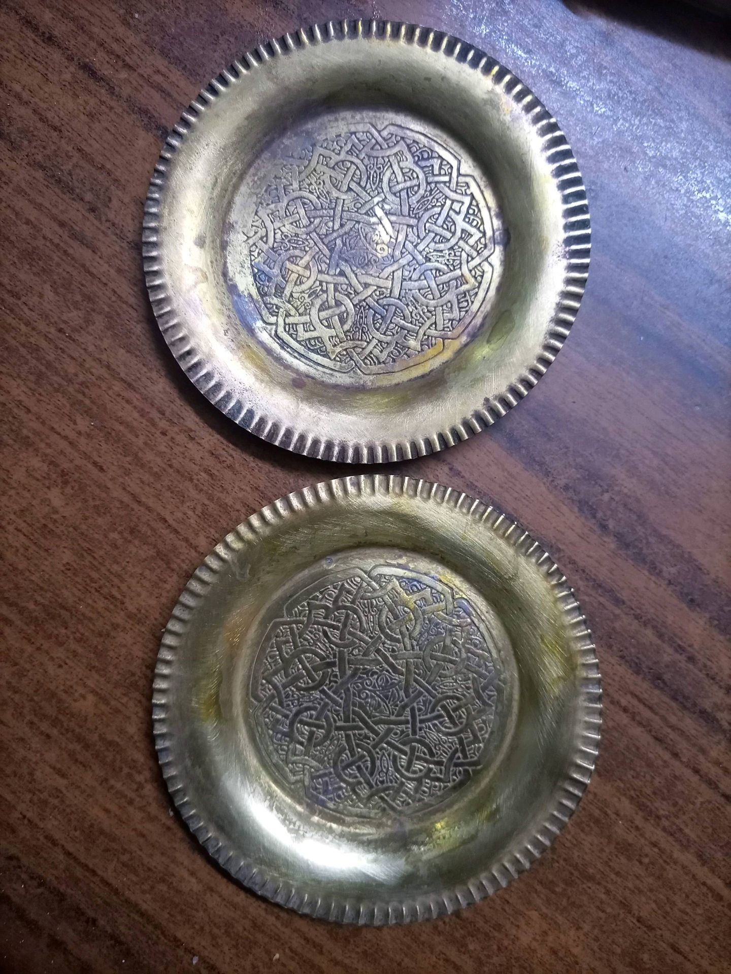 طبق نحاسي صغير منحوت عتيق بتفا