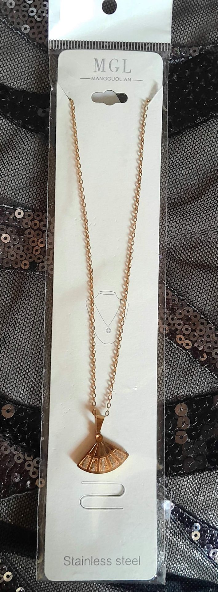 fan necklace