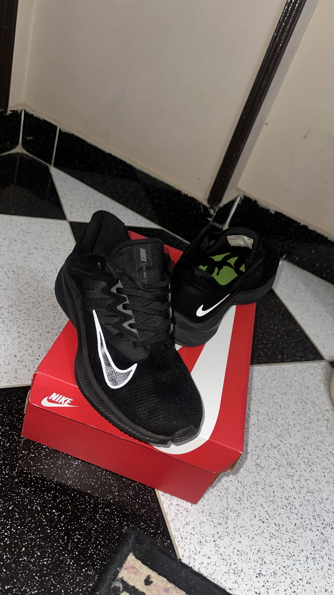 nike quest 3 minimalistic
