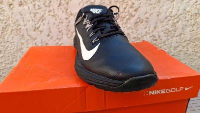 WMNS Nike Lunar Command 2