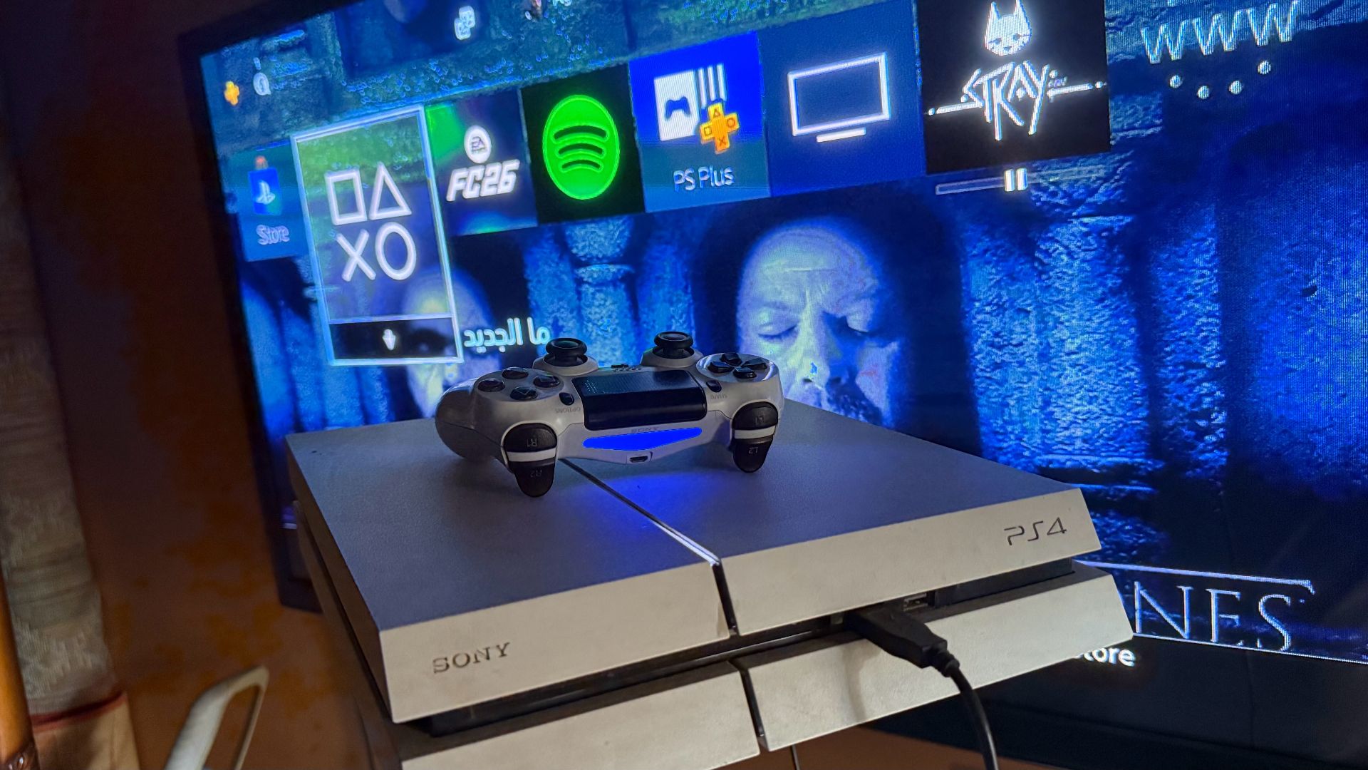 PS4 white