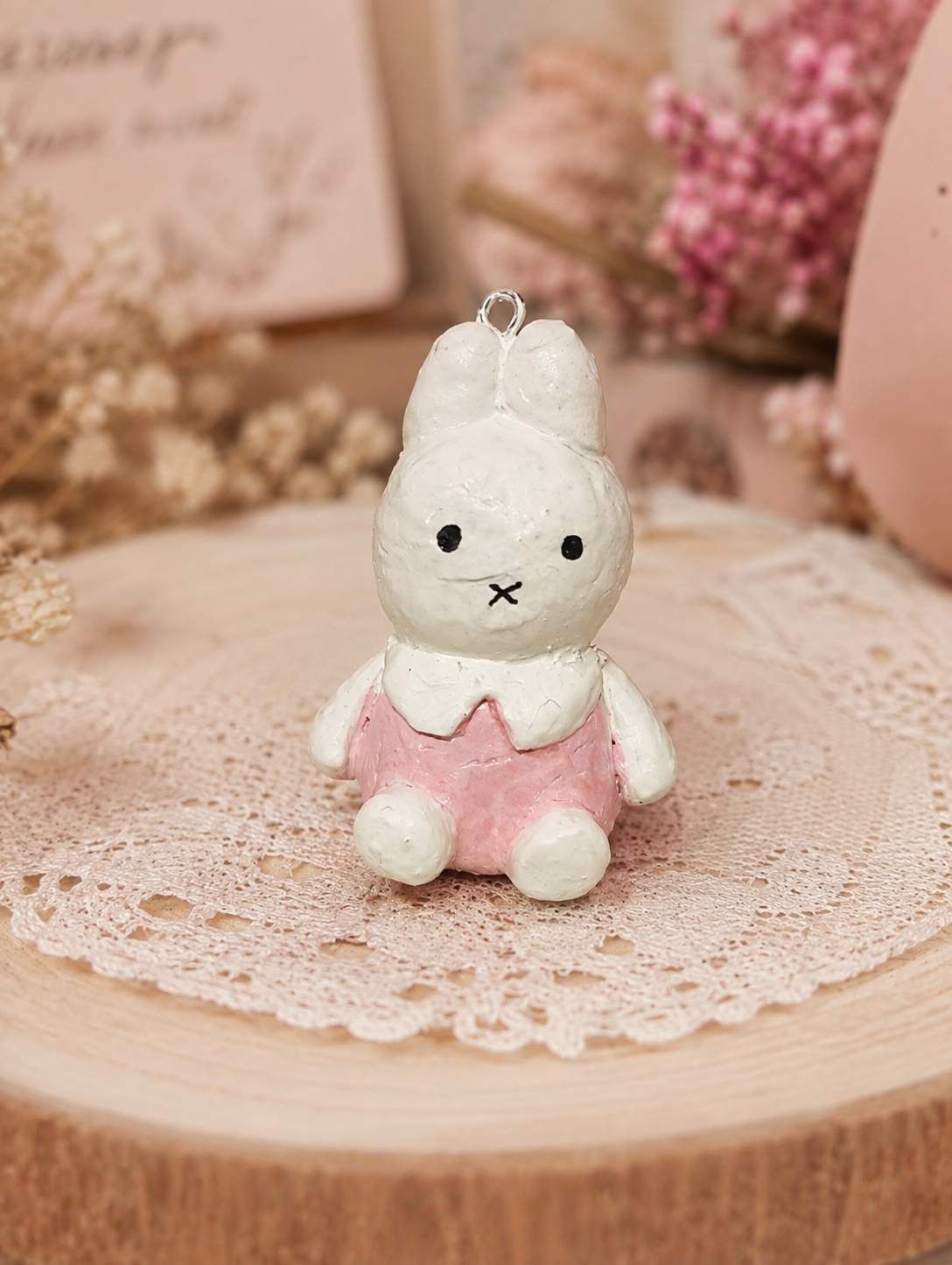 ميداليه شكل ارنب هاند ميد