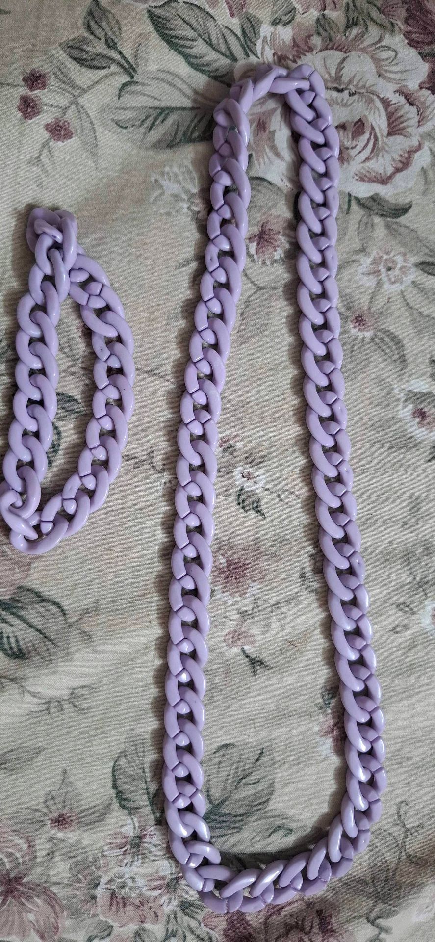 A necklace and a braclet
