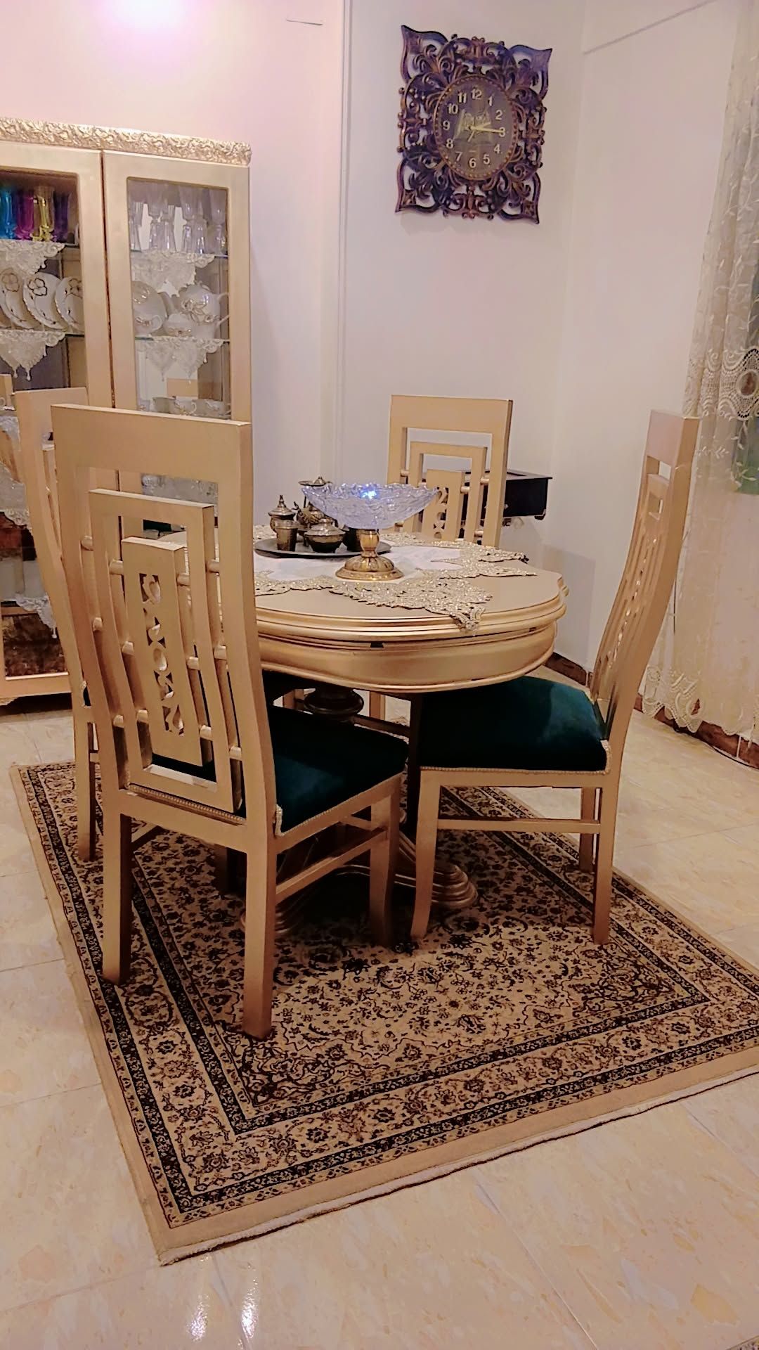 Dining Set: Table & 4 Chairs