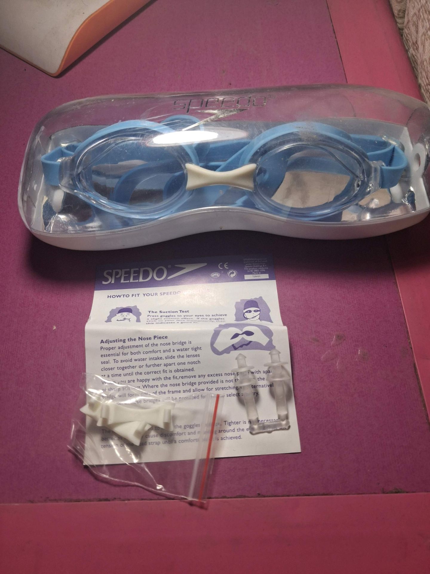 نظاره للسباحه ماركه speedo