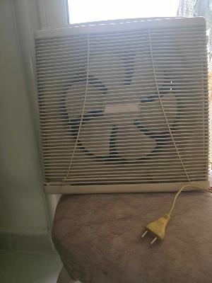 Window exhaust fan