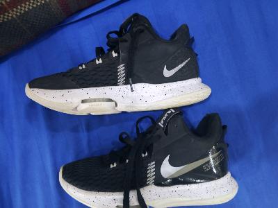 Nike Basketball Shoes Pair 41