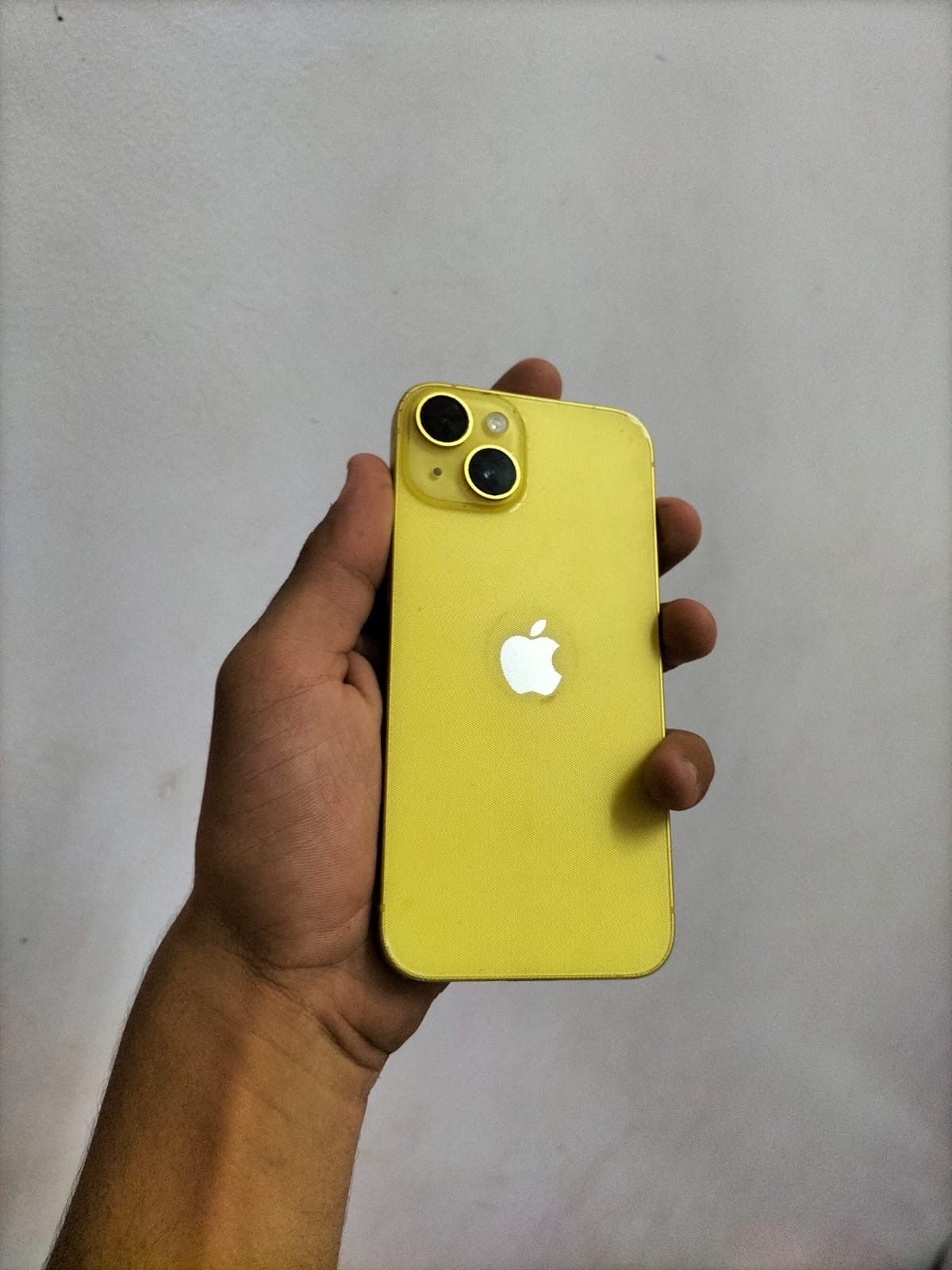 iPhone 14 Yellow