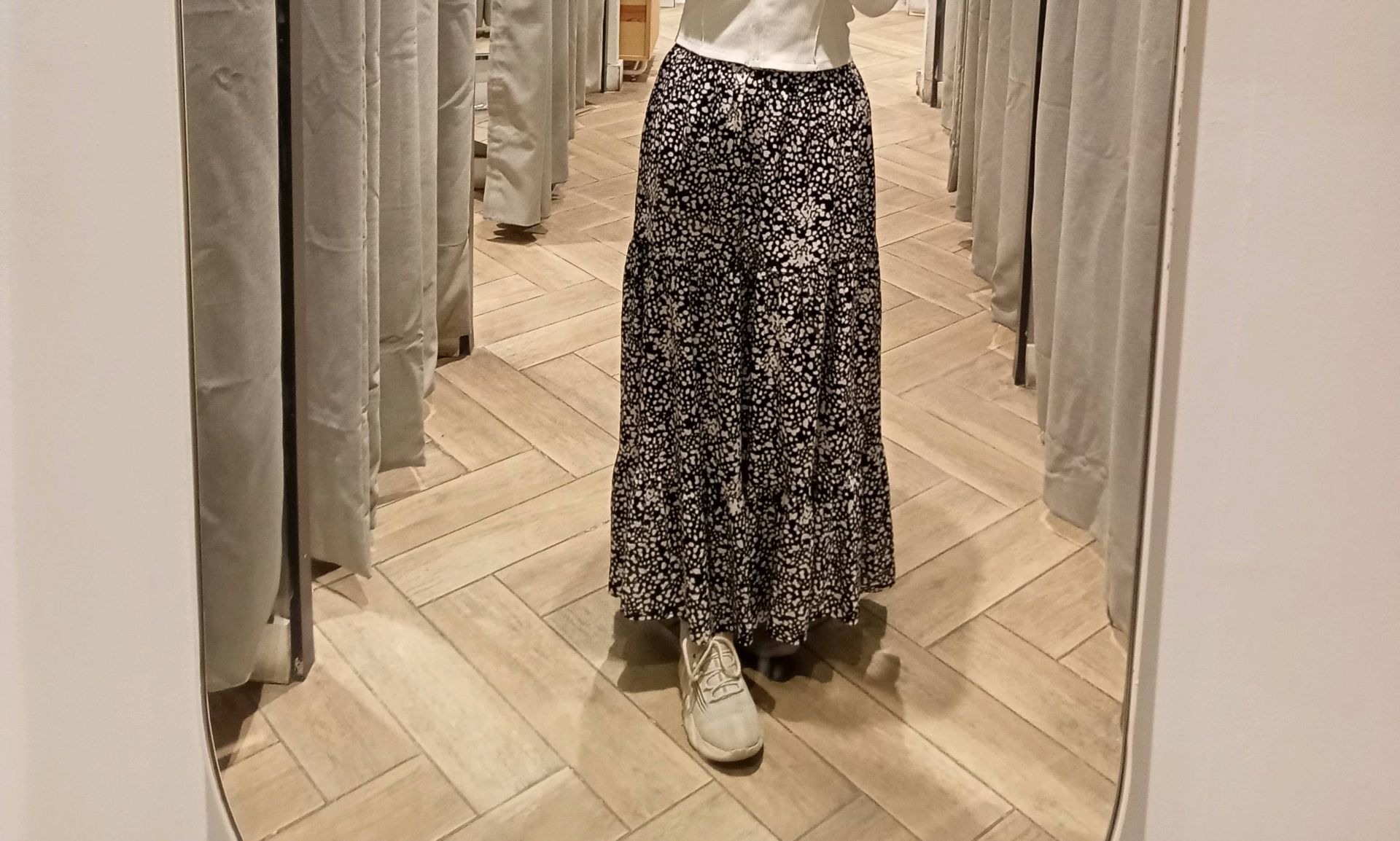 Floral midi skirt black