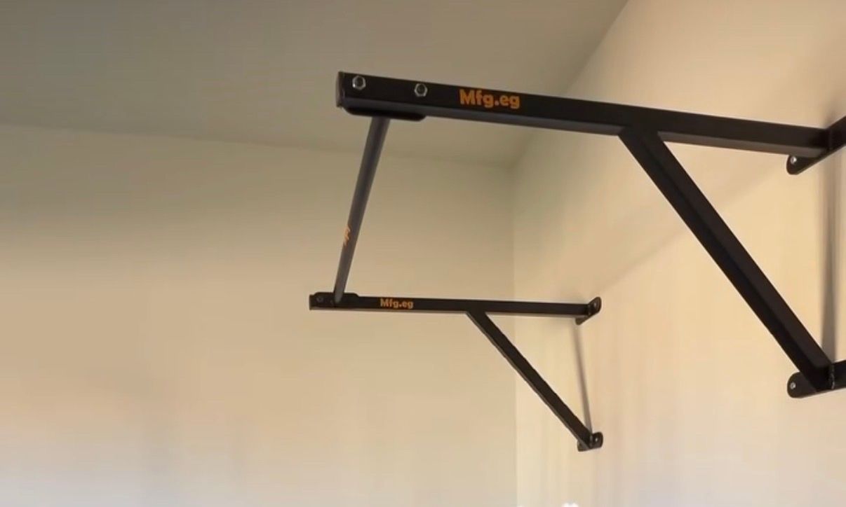 Wall-mounted Pull-up Bar