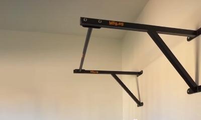 Wall-mounted Pull-up Bar