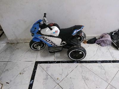 Electric motorcycle toy