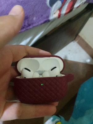 AirPods Pro in Maroon Case