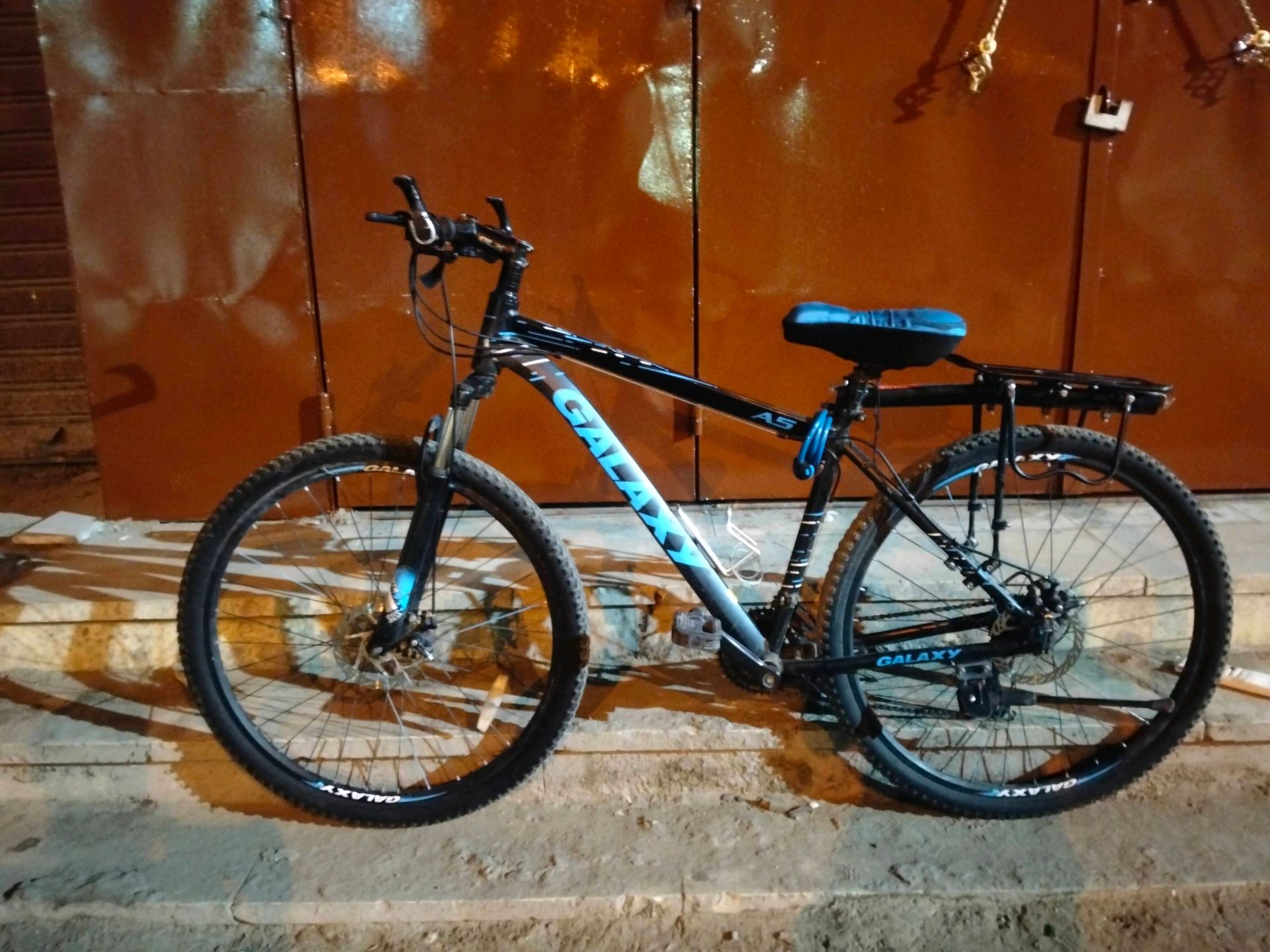 Galaxy Hybrid Bike Blue Black