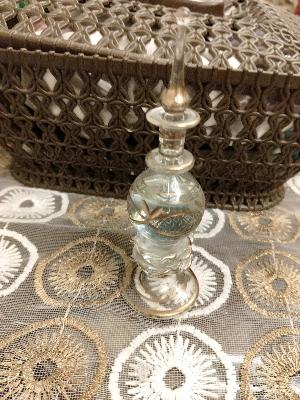 زجاجة عطر زجاجية