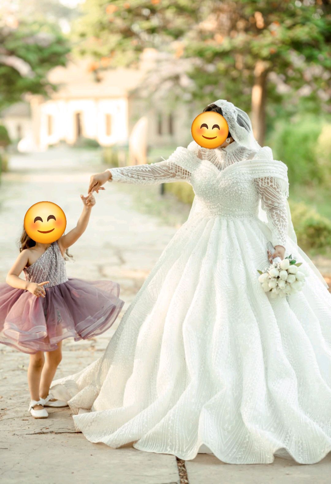 فستان زفاف أبيض