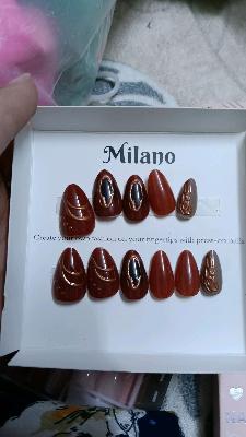 Milano Press-On Nails Set
