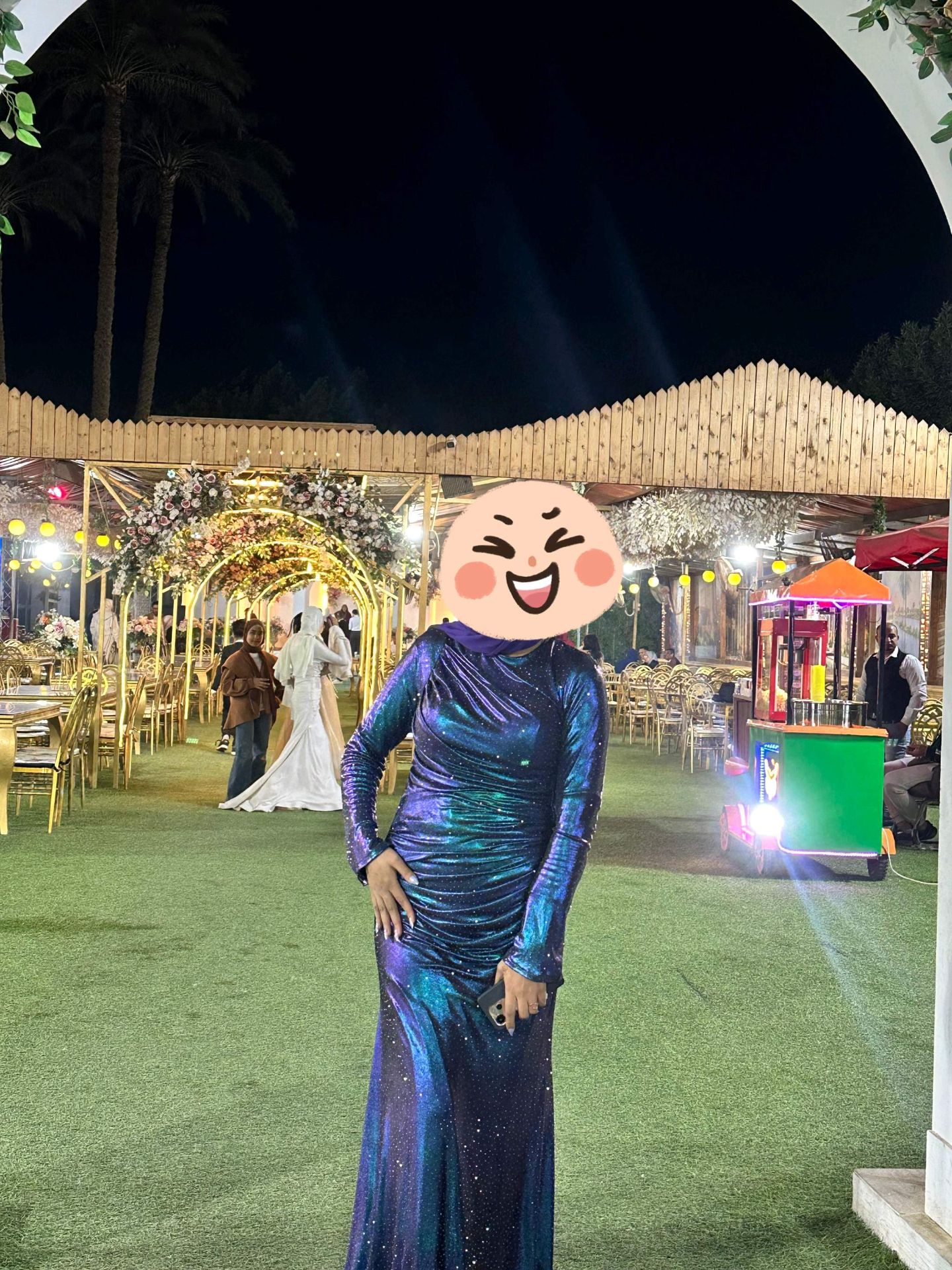 فستان سهرة أزرق برّاق