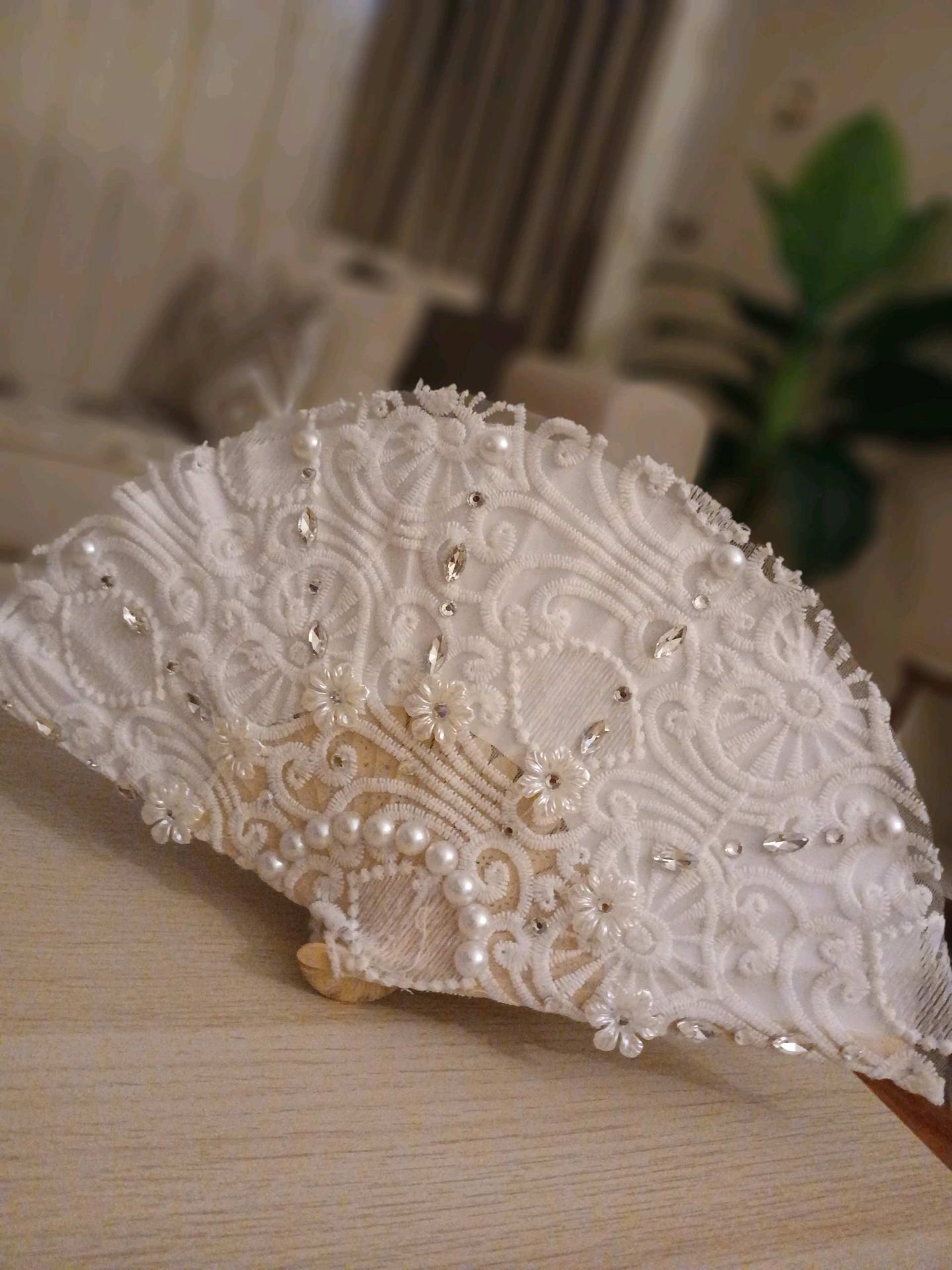 حقيبة عروس مطرزة بيضاء
