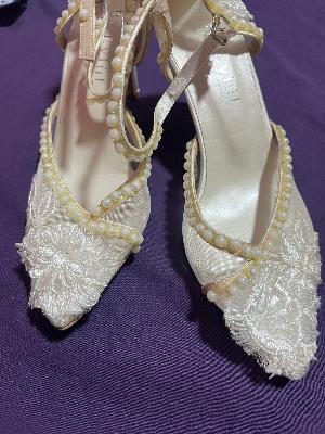 Pearl embroidered ballet pointe shoes