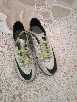 حذاء كرة قدم Nike بأربطة