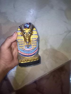 تمثال فرعوني ذهبي