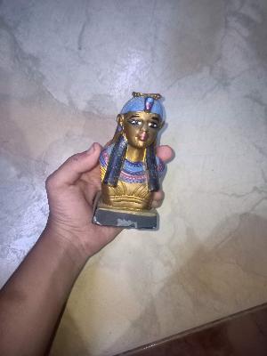 تمثال فرعوني مصري