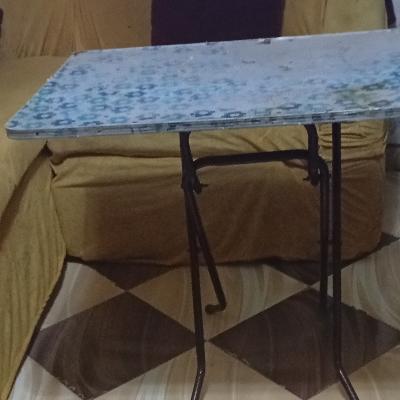 طاولة طعام قابلة للطي