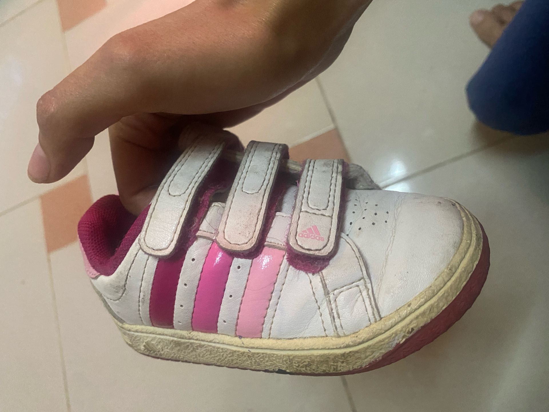Adidas أحذية رياضية بنات